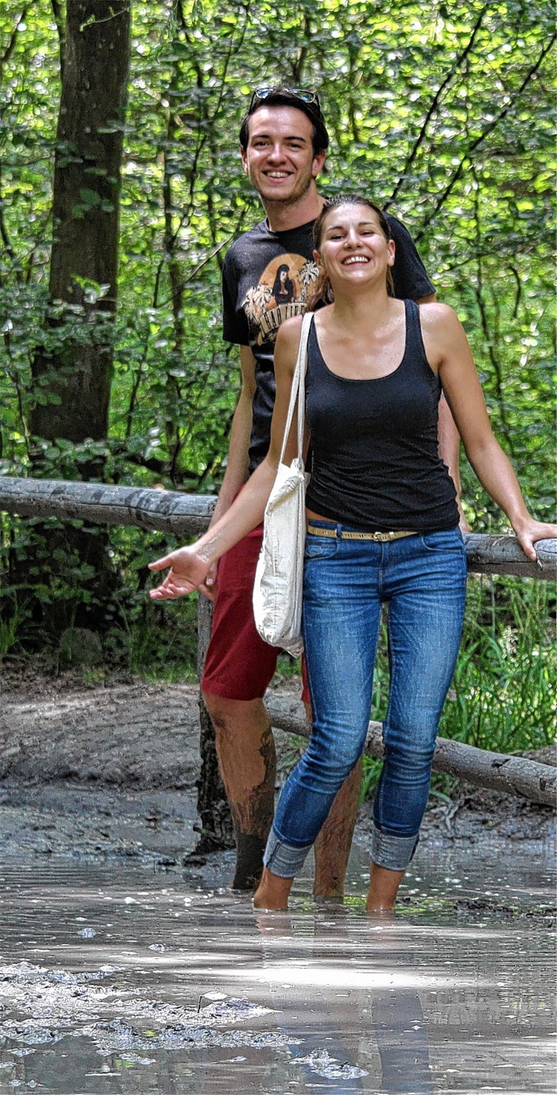 Attraktion im Barfußpark: die kalte und glitschige Matschgrube.