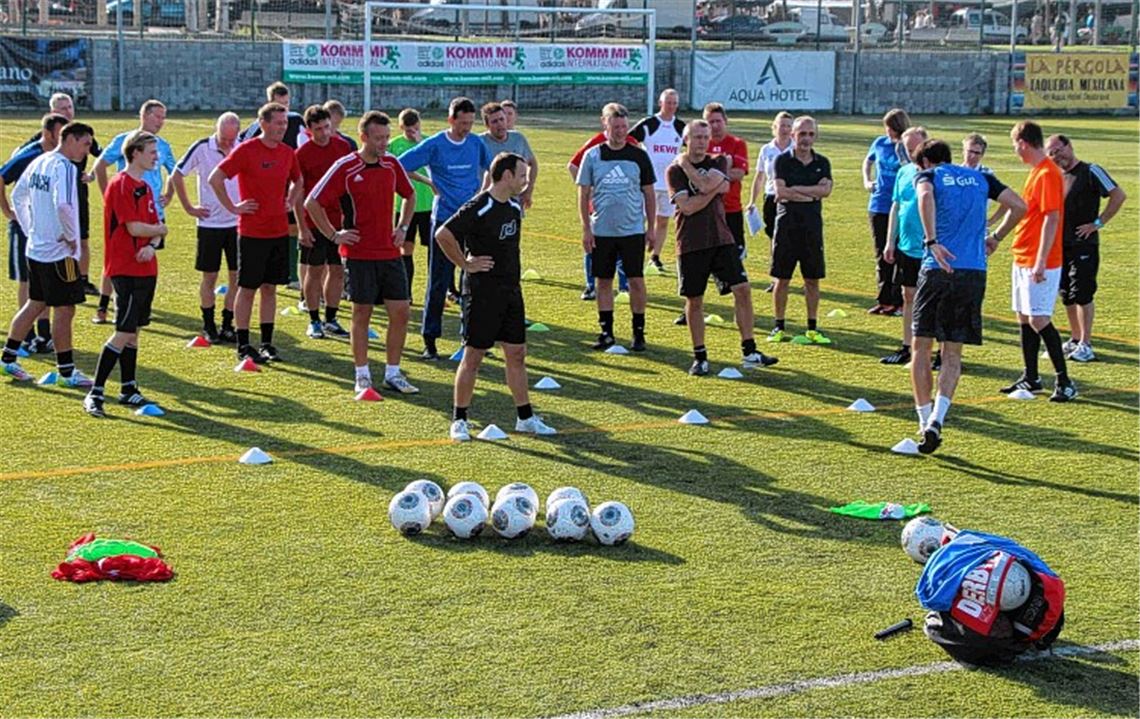 Attraktiver Preis für die Gewinner: Fußball-Fortbildung unter spanischer Sonne.