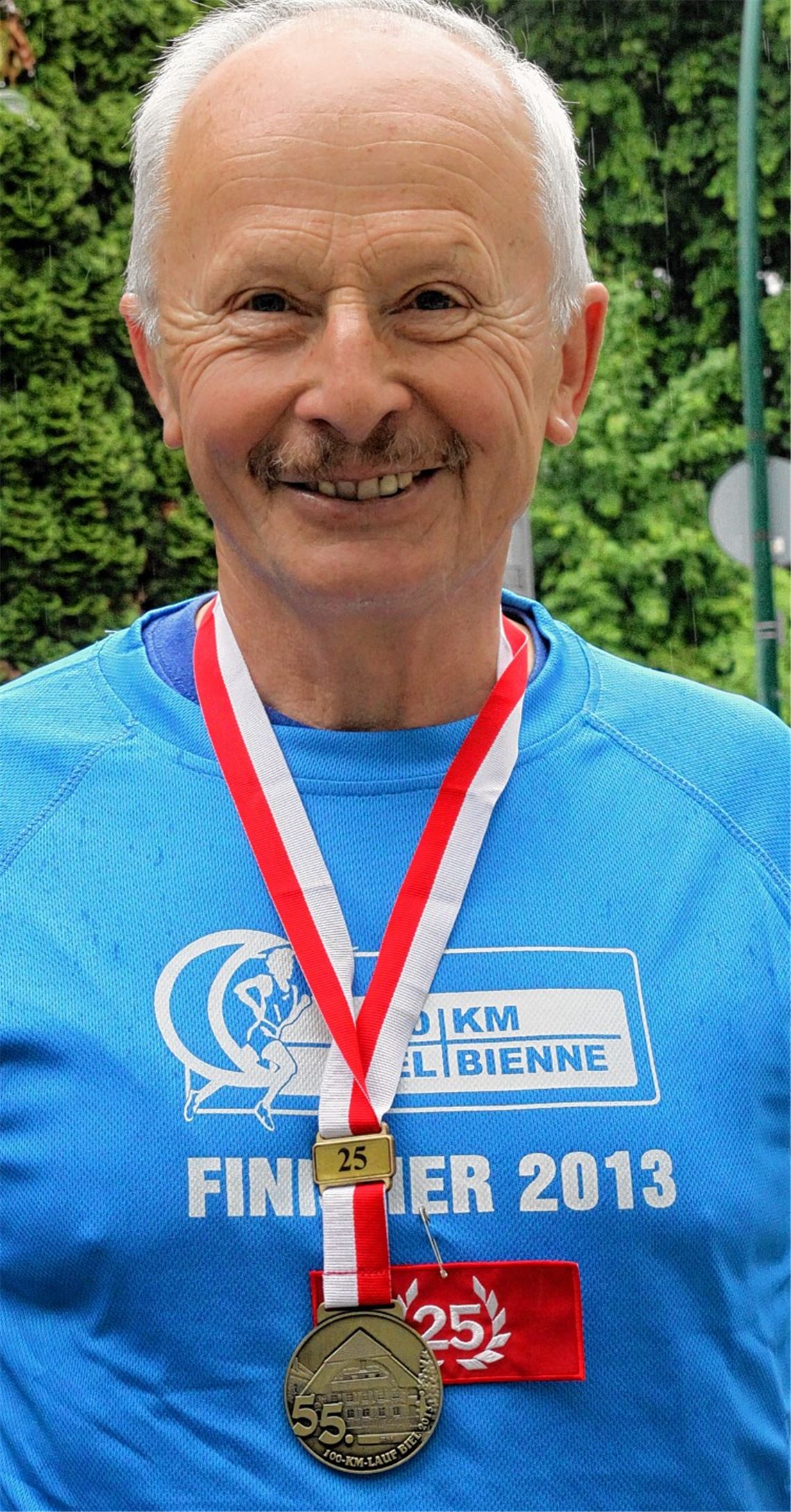 Auch 2013 wieder ein Finisher: Alfred Maahs aus Illingen hat 25 Mal den 100-Kilometer-Lauf in Biel, französisch Bienne, der größten zweisprachigen Stadt der Schweiz, absolviert. Fotos: Eigner/privat