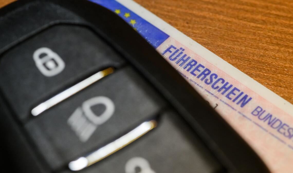 Auch 2025 fällt in Baden-Württemberg ein großer Teil der Fahrschülerinnen und Fahrschüler durch.