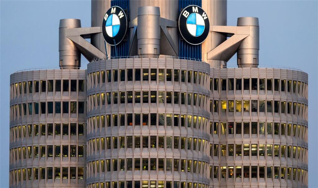 Auch BMW hat ein Absatzminus hinnehmen müssen, schnitt aber etwas besser ab als die deutsche Konkurrenz. (Archivbild)