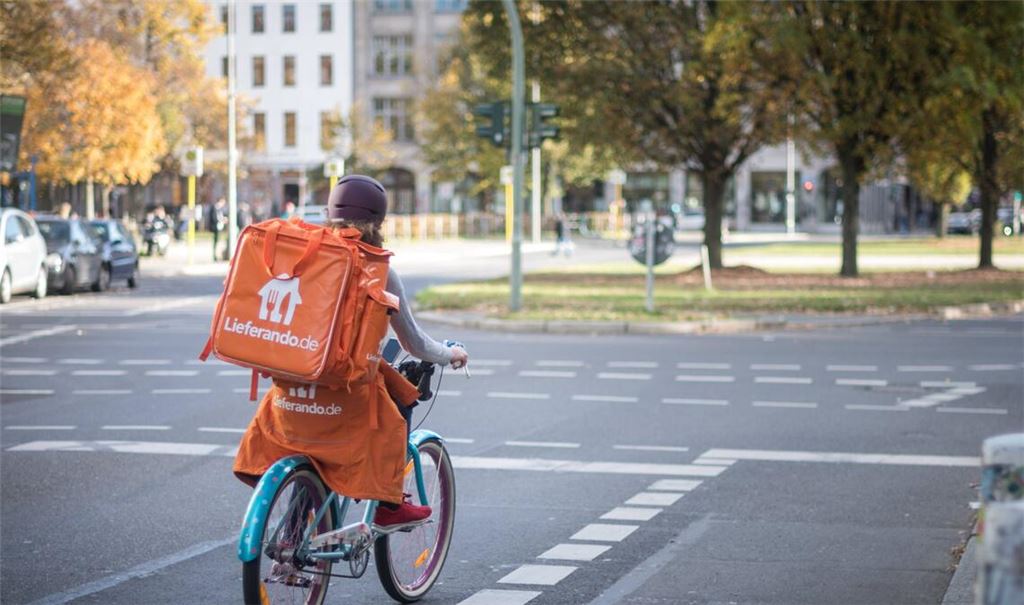 Auch Fahrradkuriere arbeiten oft auf Minijob-Basis – künftig könnte der Service nur noch erschwert möglich sein.