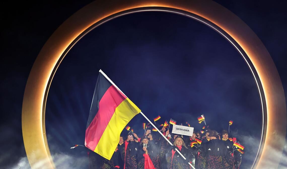 Auch Katharina Schmid war als Fahnenträgerin dabei.