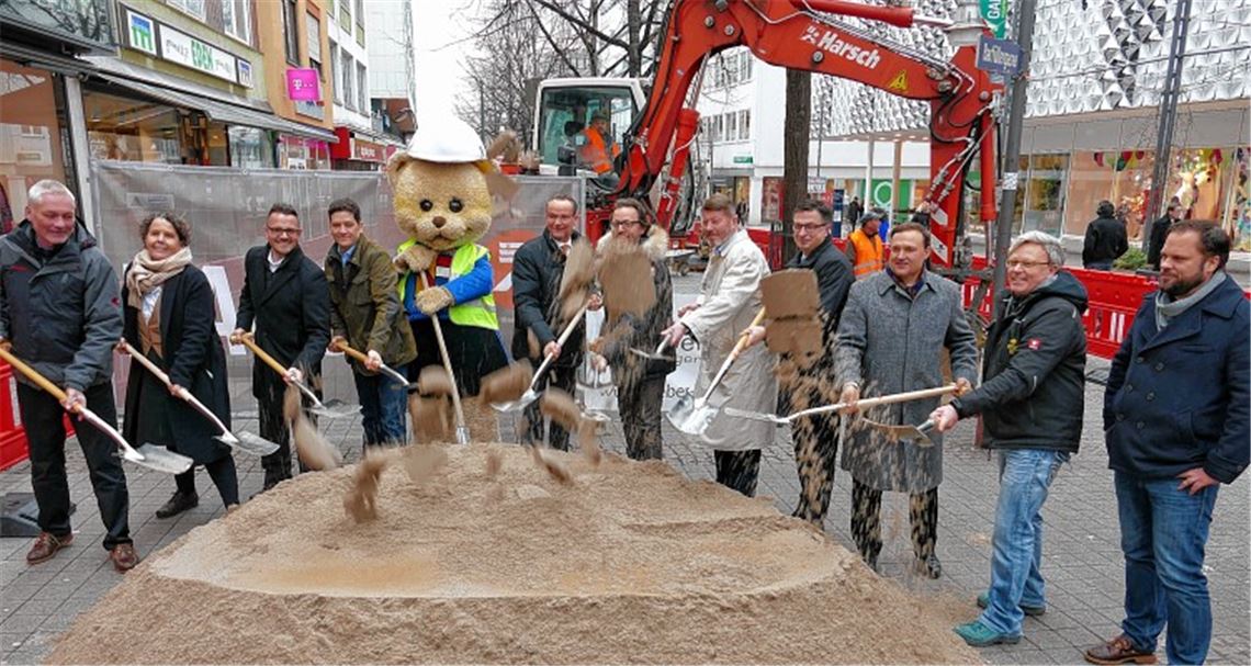 Spatenstich läutet den Neuanfang in der City ein