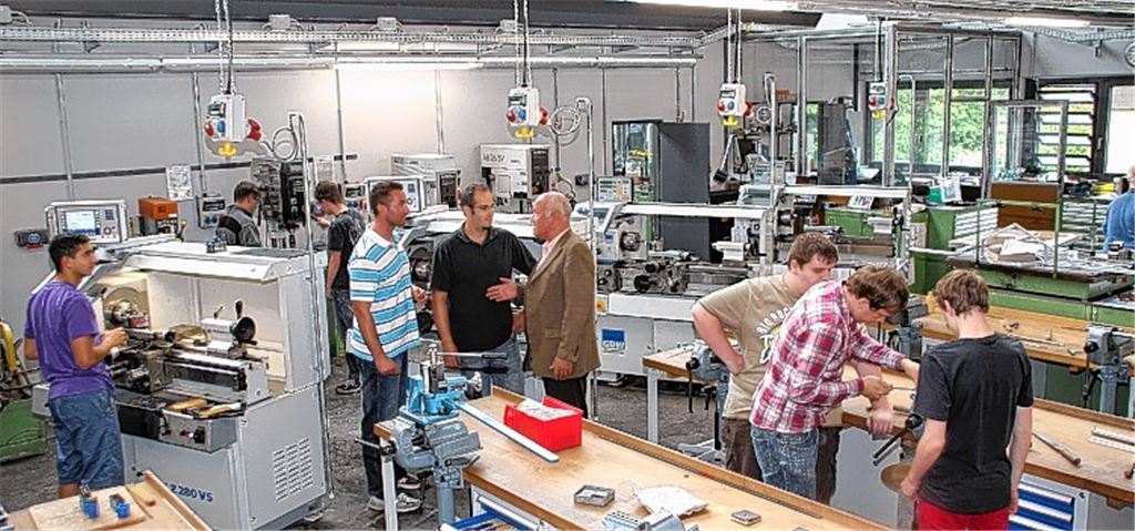Auch Schüler von Haupt- und Werkrealschulen erhalten in den gewerblichen Werkstätten der Berufsschule erstes handwerkliches Wissen vermittelt.