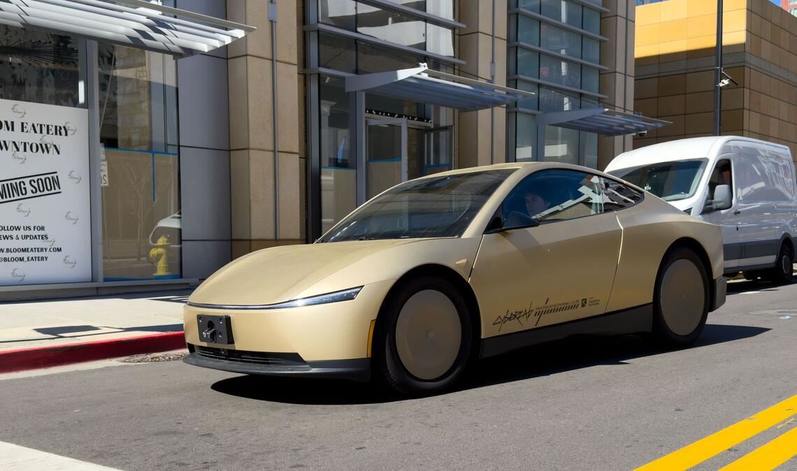 Auch Teslas geplantes Robotaxi ohne Lenkrad und Pedale soll nur mit Kameras als Sensoren auskommen. (Archivbild)