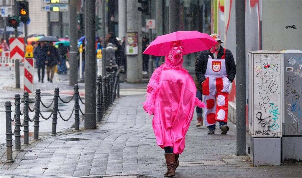 Auch am Dienstag kommt es nass vom Himmel.