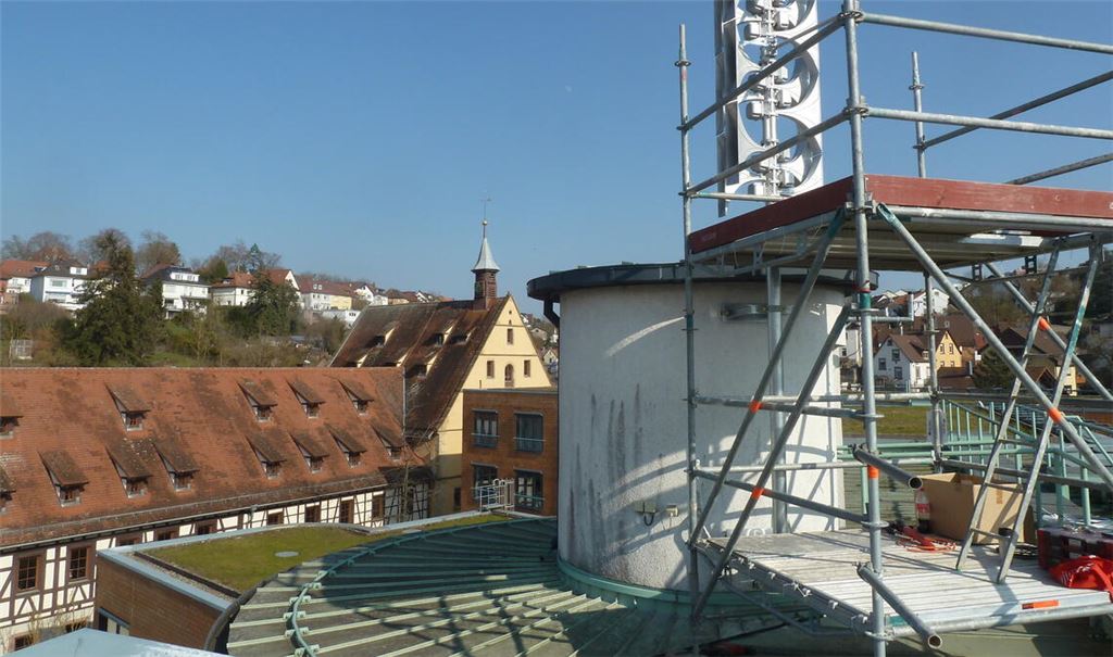 Auch auf dem Rathausdach in Mühlacker wurde eine neue Sirene installiert. Foto: Archiv