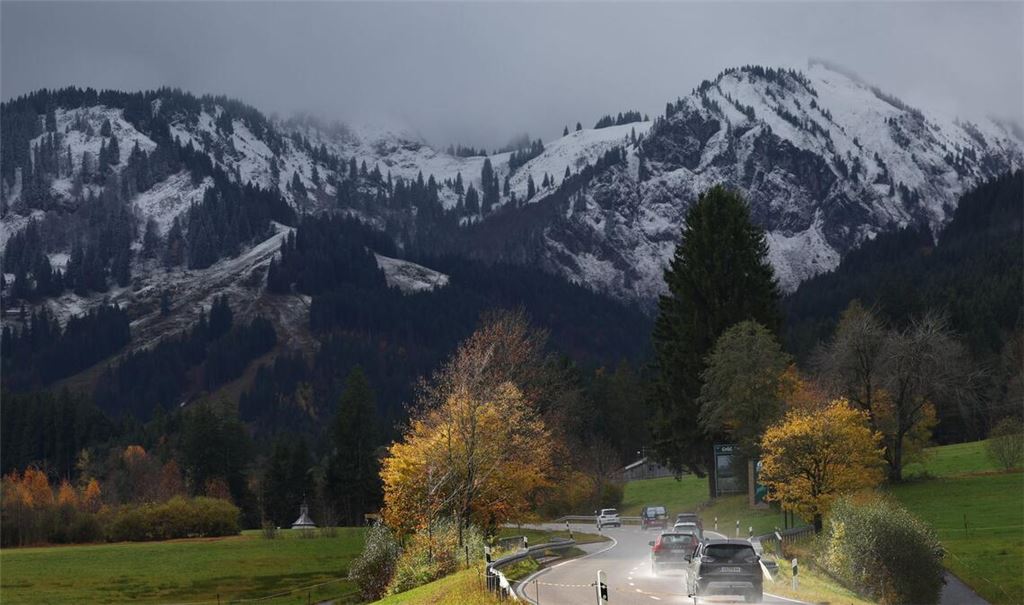 Auch auf den Bergen bei Bad Hindelang liegt Schnee.