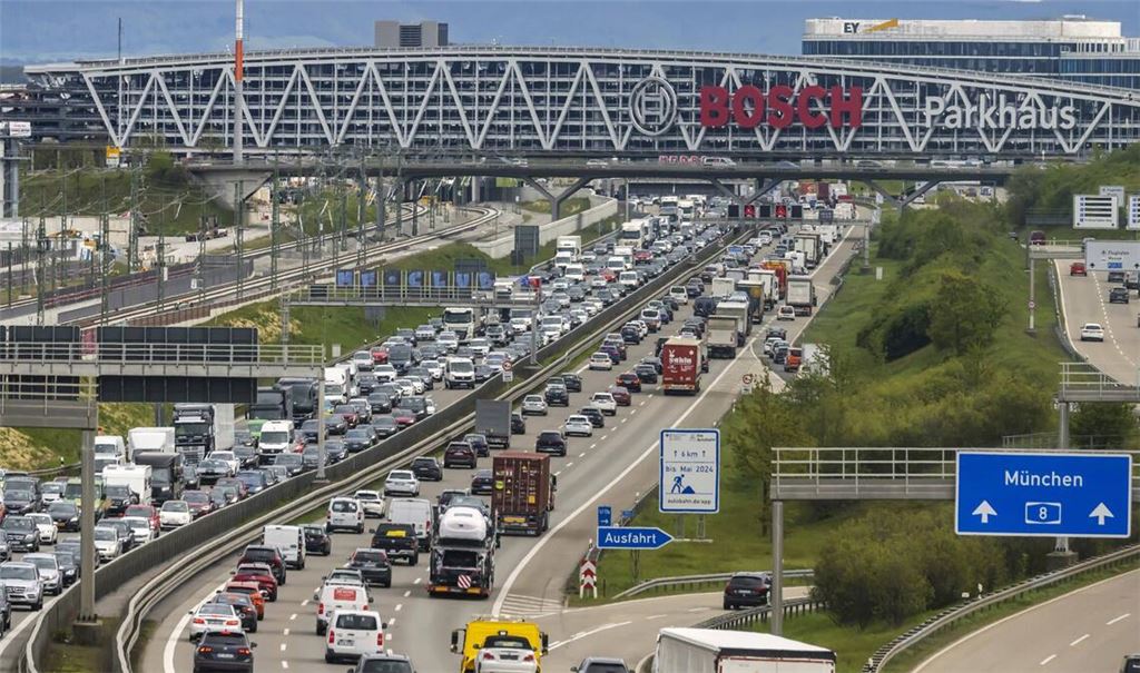 Auch auf der A8 ist mit Staus zu rechnen (Archivbild).