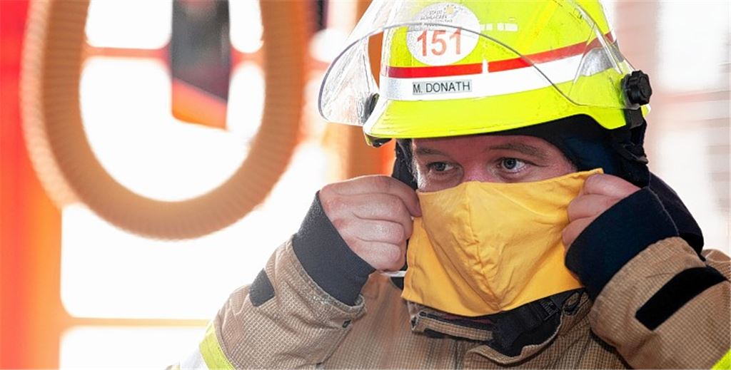 Auch bei der Feuerwehr Mühlacker ist die Schutzausstattung ein knappes Gut – und in Corona-Zeiten geben die gespendeten Nase-Mund-Masken ein Stück zusätzliche Sicherheit.Fotomoment