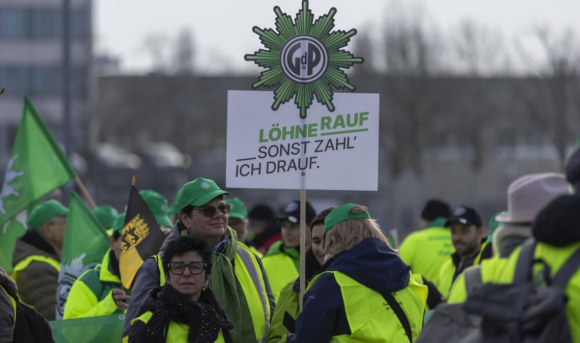 Auch bei der Polizei wird die Bezahlung besser.