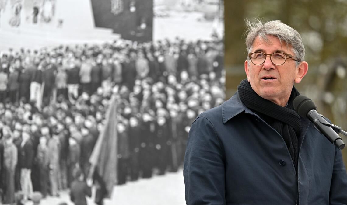 Auch beim Gedenken an den Jahrestag der Befreiung des früheren KZ Buchenwald gab es Protest gegen Weimer. (Archivbild)