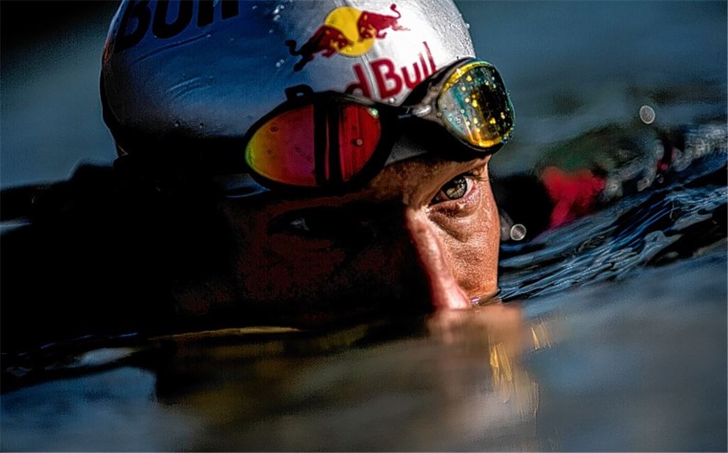 Auch den Spitzen-Triathleten Sebastian Kienle zwingt die Pandemie zur Wettkampfpause, die er unter anderem dafür nutzen will, sich im Schwimmen zu verbessern.Foto: ©Dean Treml/Red Bull Content Pool