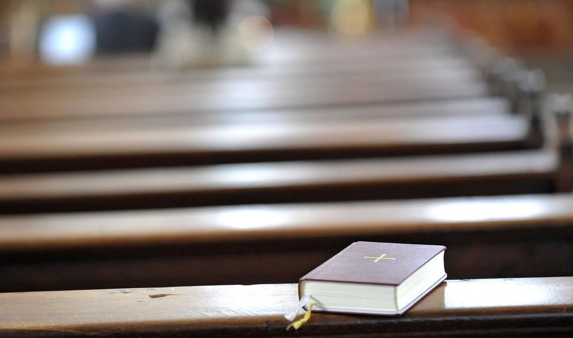 Auch den evangelischen Landeskirchen kehrten Tausende Mitglieder den Rücken zu.