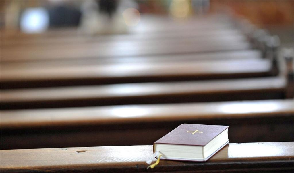 Auch den evangelischen Landeskirchen kehrten Tausende Mitglieder den Rücken zu.