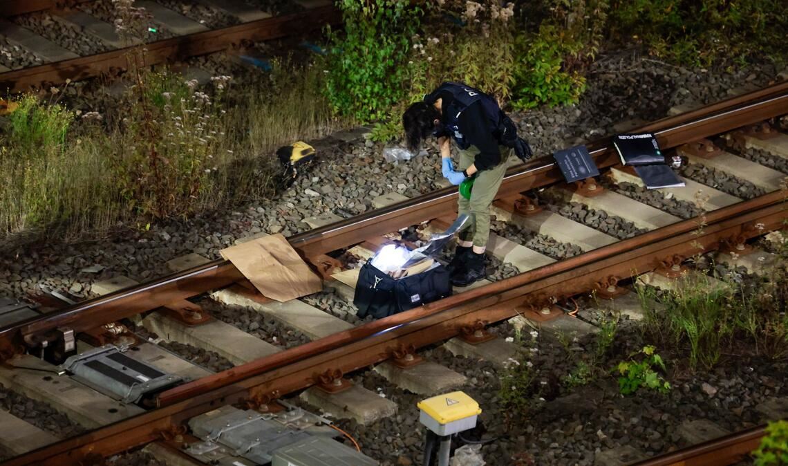 Brand an Gleisbereich bei Wuppertal - Ermittler: Anschlag Auch der Staatsschutz soll den Angaben zufolge vor Ort gewesen sein.