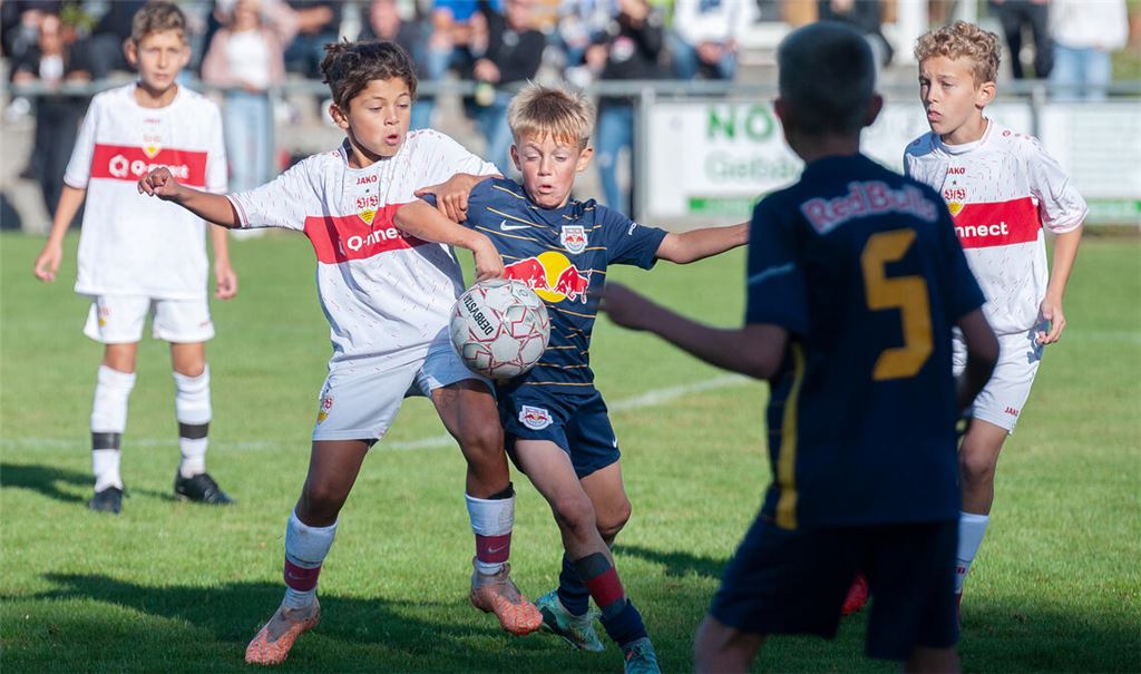 Auch der VfB Stuttgart und Salzburg sind in diesem Jahr in Enzberg dabei.