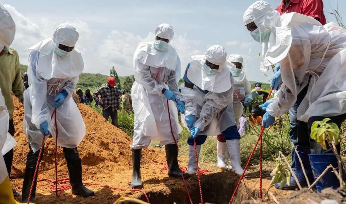 Auch die Leichen verstorbener Ebola-Patienten sind hochansteckend. (Archivbild)