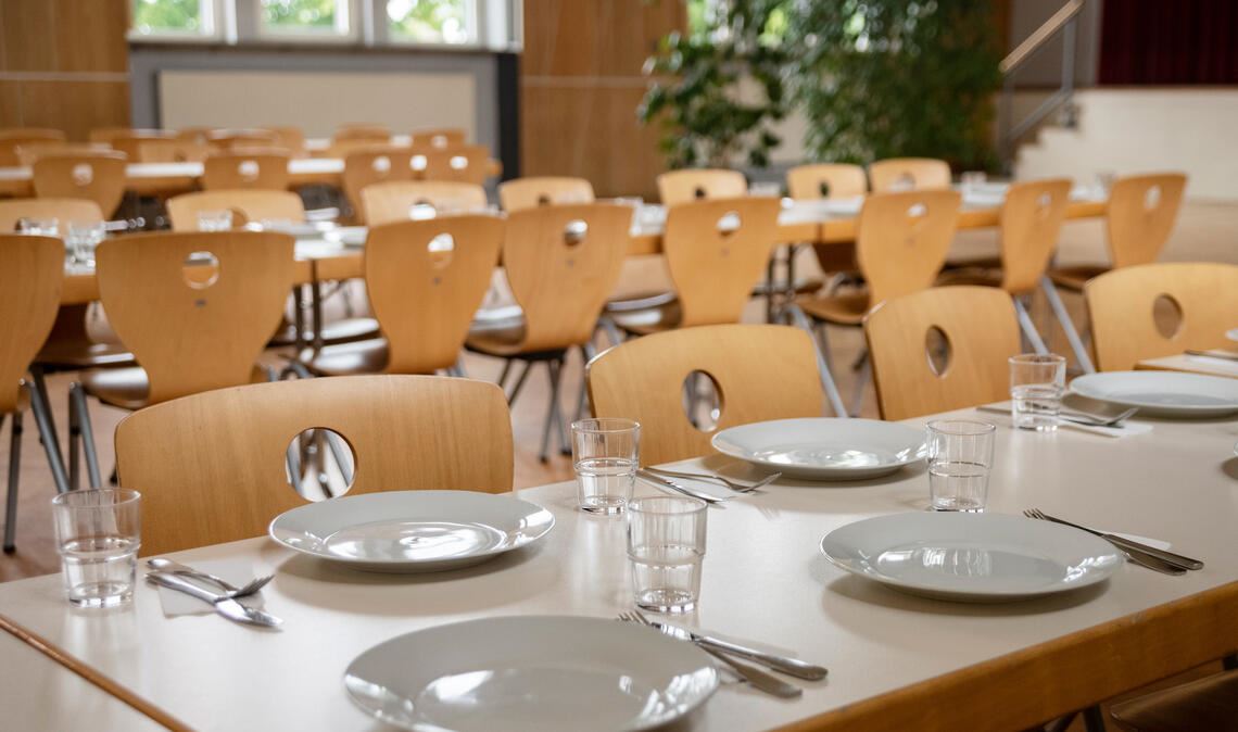 Auch die Schulmensa im Uhlandbau fällt 2024 vorübergehend weg. Symbolbild: Archiv
