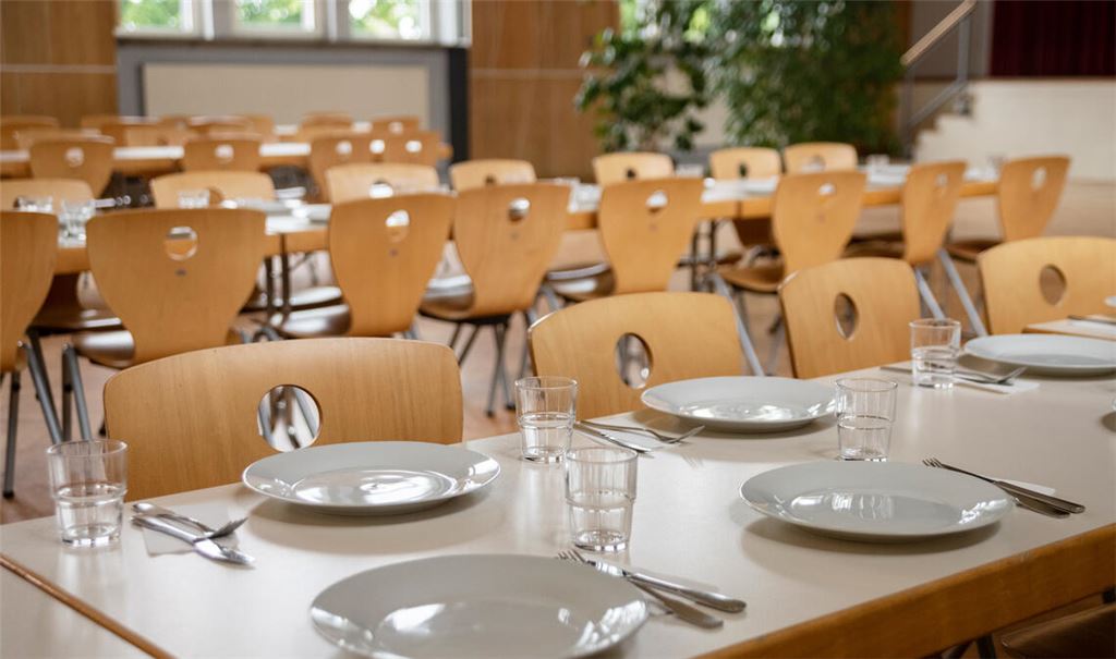 Auch die Schulmensa im Uhlandbau fällt 2024 vorübergehend weg. Symbolbild: Archiv