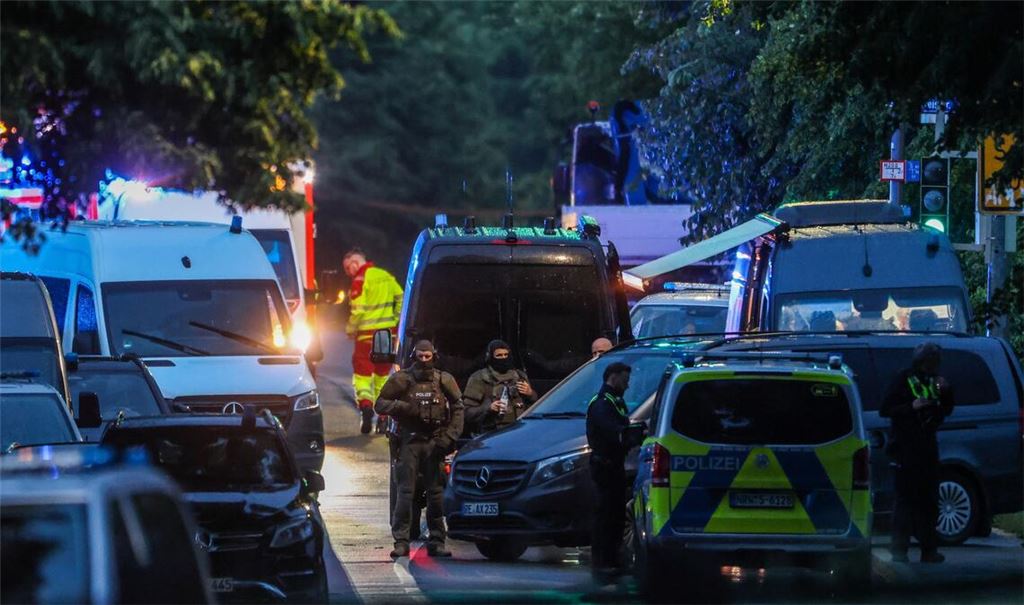 Auch ein Spezialeinsatzkommando (SEK) rückte an.