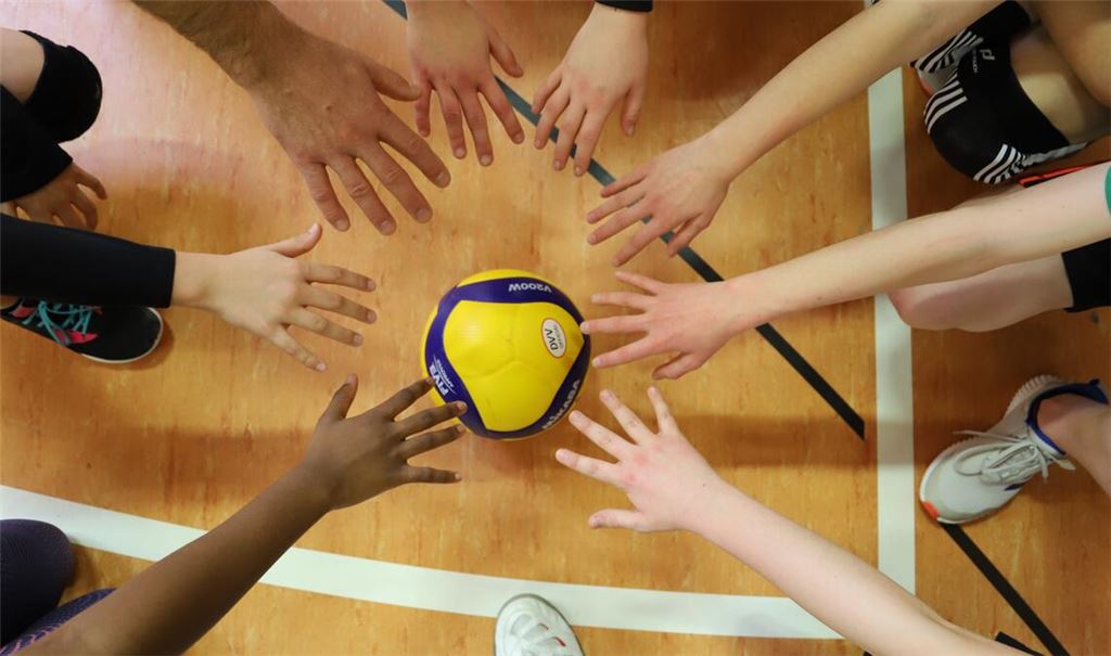Auch ein Volleyballturnier für Kinder und Jugendliche aller Nationen und Religionen gehört in diesem Jahr wieder zu den Angeboten der Aktionswochen. Foto: Archiv