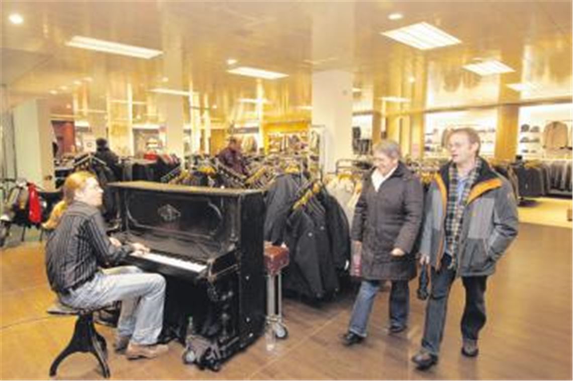 Auch eine Aufgabe für den City-Manager: Mit gemeinsamen Aktionen  wie hier bei der langen Einkaufsnacht  soll der Mühlacker Einzelhandel für sich werben. Archivfoto: Tilo Keller