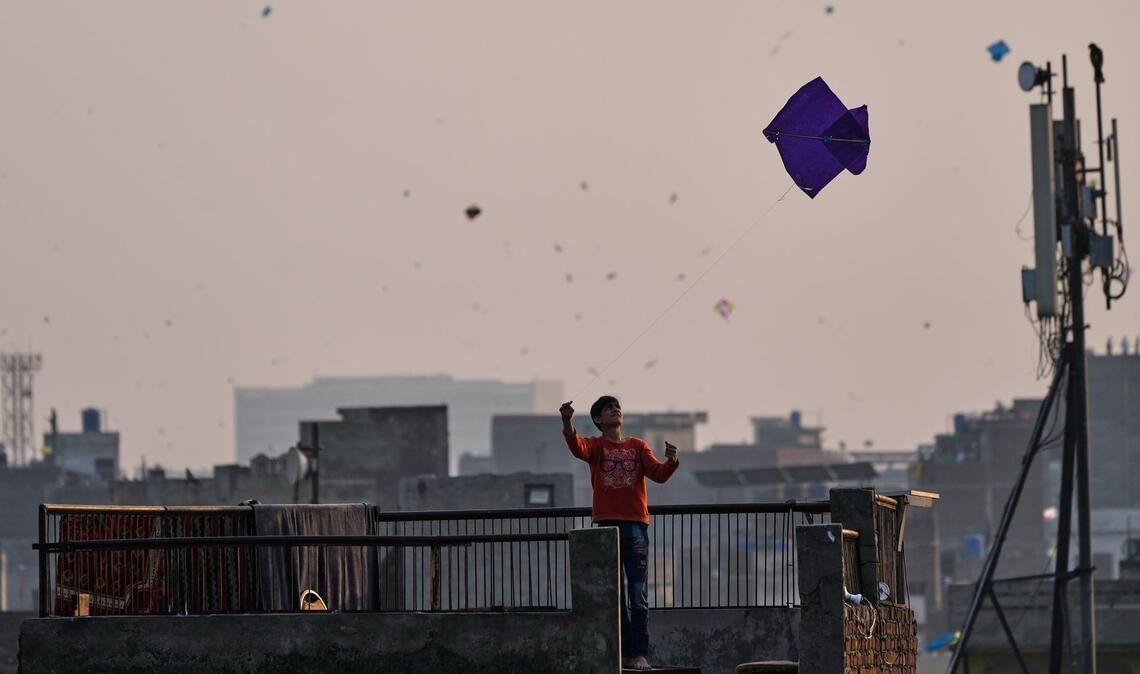 Auch für viele Kinder ist Drachensteigen in Pakistan ein beliebtes Hobby. (Archivbild)