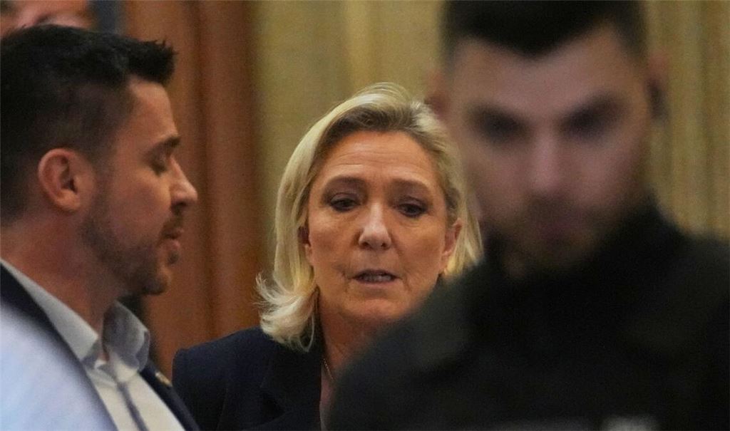 Auch in Berufung fordert die Anklage, Le Pen zeitweise das passive Wahlrecht zu entziehen. (Archivbild)
