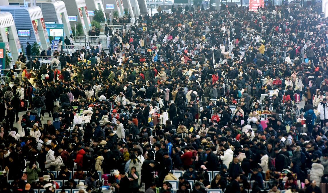 Auch in diesem Jahr dürfte es wieder voll werden an Chinas Bahnhöfen. (Archivbild)
