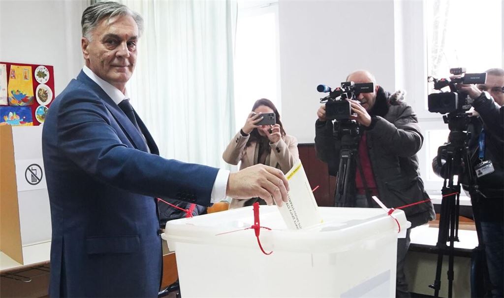 Auch nach der teilweisen Wahlwiederholung bleibt der Regierungsmann Sinisa Karan Präsident des serbischen Landesteils von Bosnien. (Archivbild)