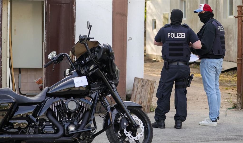 Auch wenn das "Chapter" in Leverkusen im Fokus stand, durchsuchten die Beamten Wohnungen und Geschäftsräumen von Vereinsmitgliedern und Unterstützern in ganz NRW.