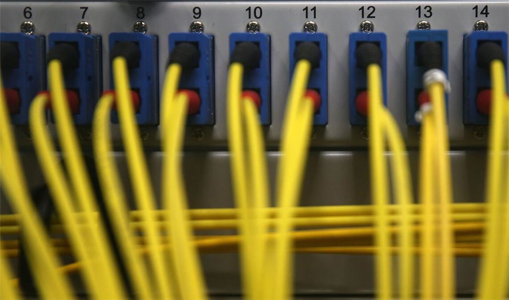 Auch wenn die Breitbandverbindung in Deutschland häufiger stockt, ist die Nachfrage nach superschnellen Gigabit-Verbindungen verhalten.