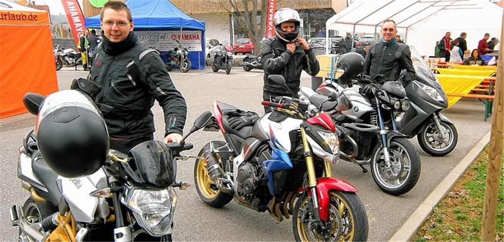 Auf Aprilia, Honda und BMW 70 Kilometer von Illingen (über Umwege) zum Biker-Treff nach Mühlacker unterwegs: die Brüder Patrick und Theo Hogh sowie Achim Lehmann (Mitte).Foto: Kollros