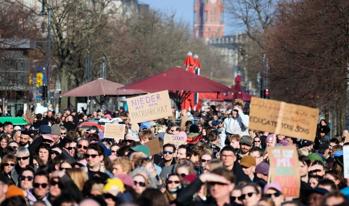 Auf Bundesebene hatten Union und SPD in ihrem Koalitionsvertrag vereinbart, das Cyber-Strafrecht zu reformieren und Strafbarkeitslücken zu schließen.