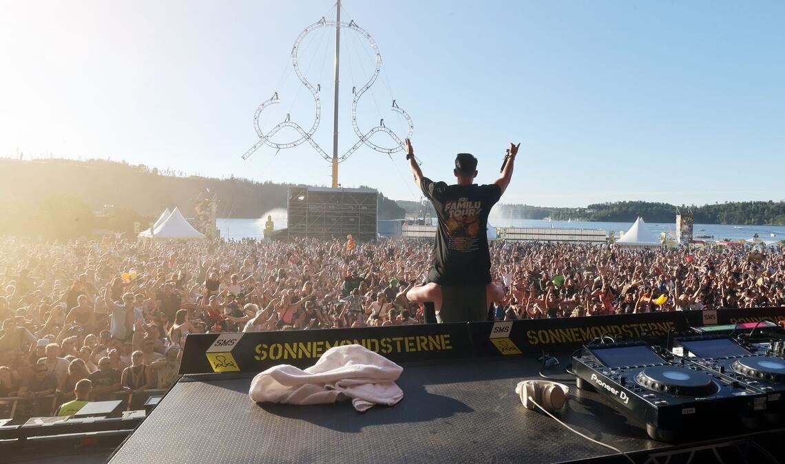 Auf Festivals können Musikfans auch neue Künstlerinnen und Künstler entdecken. (Archivbild)