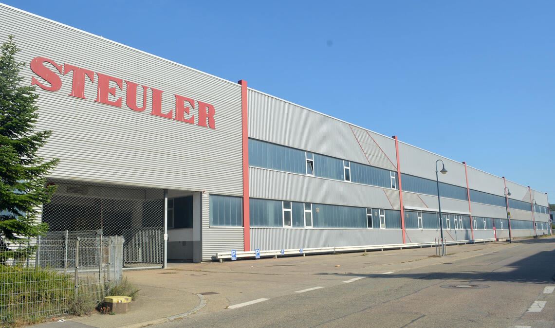 Auf das Steuler-Fliesenwerk an der Industriestraße soll kein Logistiker folgen. Die Stadt verhängt dafür eine Veränderungssperre. Foto: Stahlfeld