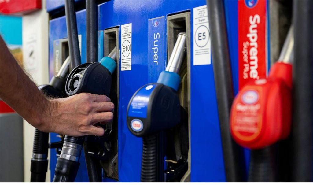 Auf das Timing kommt es an: Wer tanken will, sollte auf den richtigen Tag und die passende Uhrzeit achten.