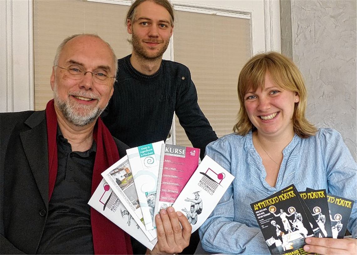 Auf dem Bild sind zu sehen: Geschäftsführer Gerhard Baral (v.li.), Thilo Hohmeister (neu im Bereich Musik für die sich in Elternzeit befindende Ursula Helmstädt) und Katinka Mast. Foto: Roth