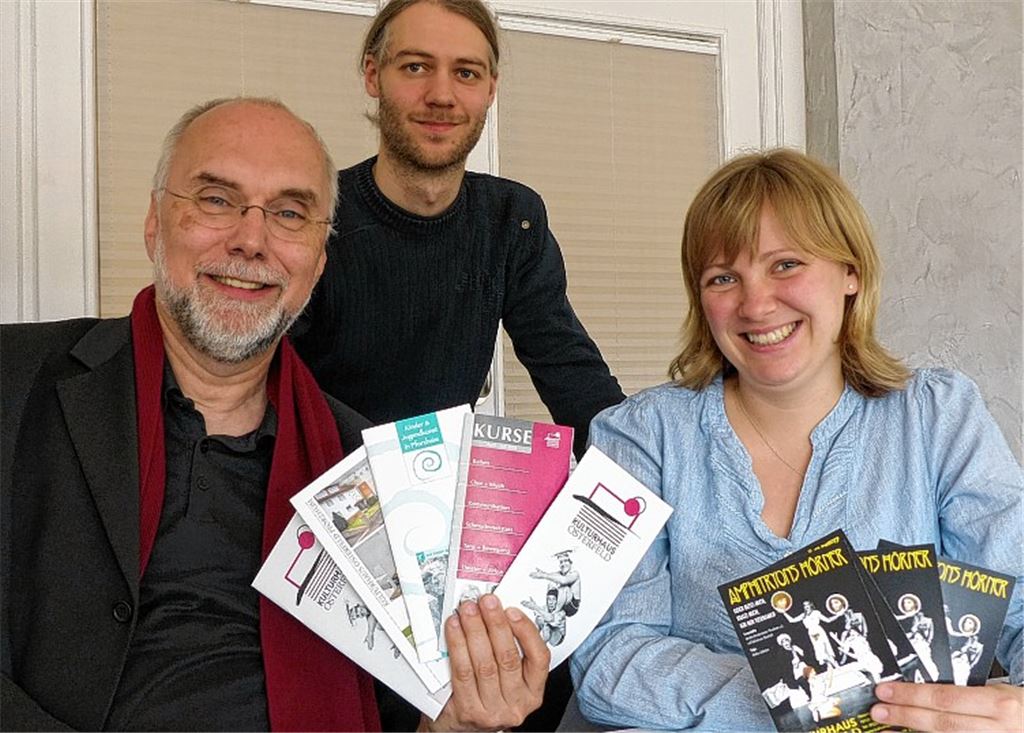 Auf dem Bild sind zu sehen: Geschäftsführer Gerhard Baral (v.li.), Thilo Hohmeister (neu im Bereich Musik für die sich in Elternzeit befindende Ursula Helmstädt) und Katinka Mast. Foto: Roth