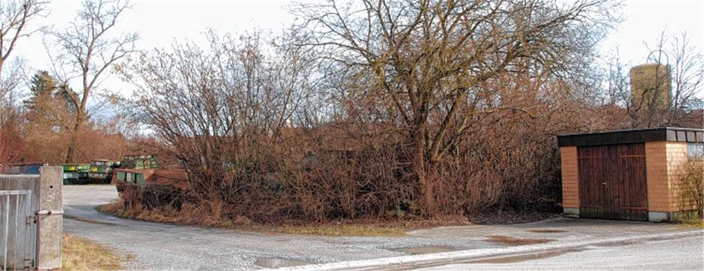 Auf dem Freigelände hinter dem Bauhof soll eine Flüchtlingsunterkunft entstehen.