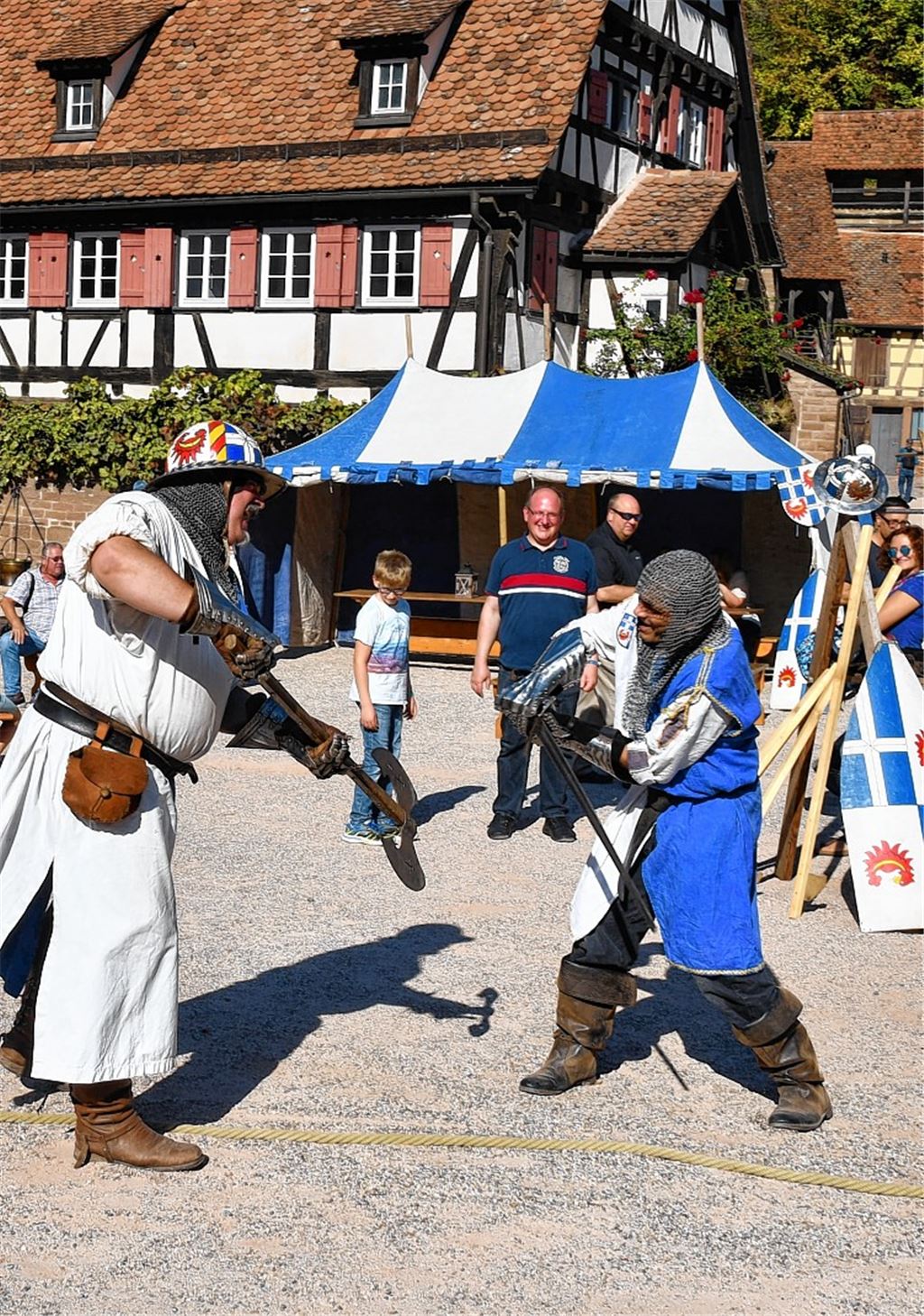 Schwerthiebe, Stelzenlauf und Honig