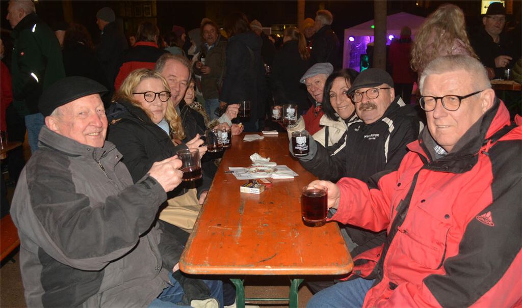 Auf dem Maulbeerbaumplatz wird bei idealen Bedingungen gefeiert. Foto: Stahlfeld