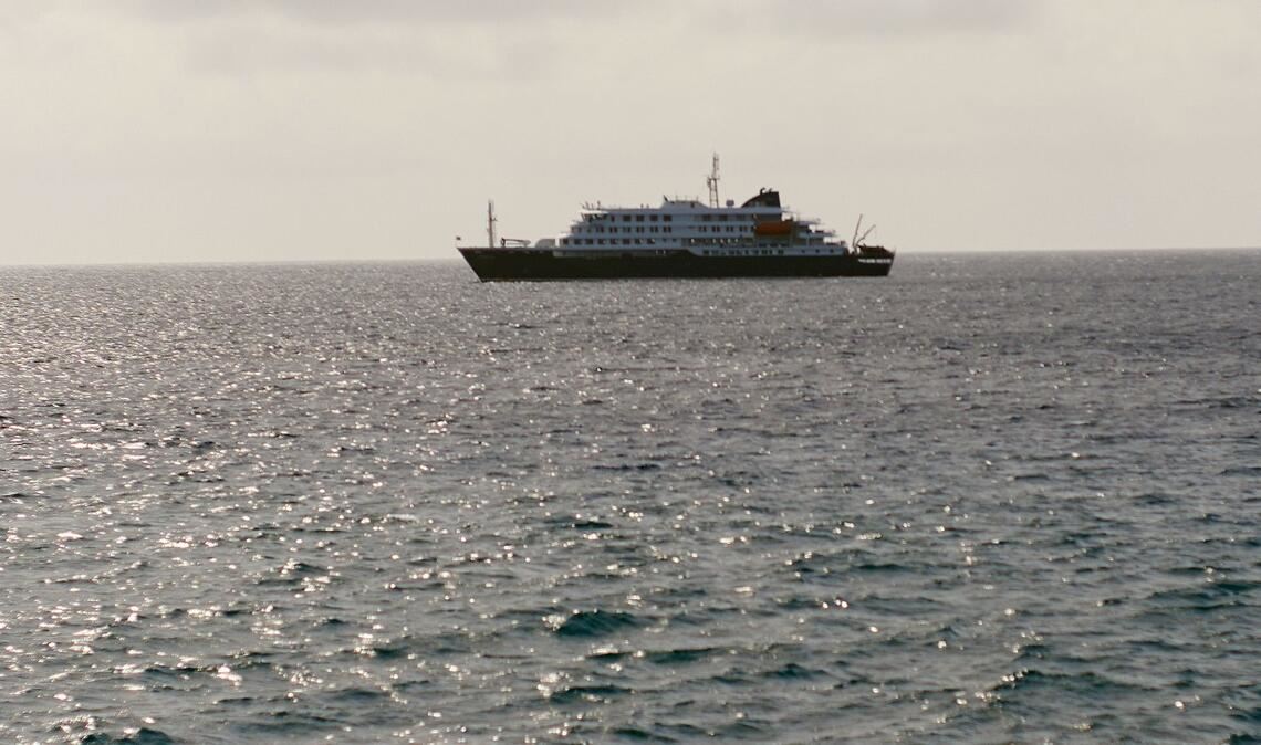 Auf dem Schiff hat es möglicherweise einen Virusausbruch gegeben.