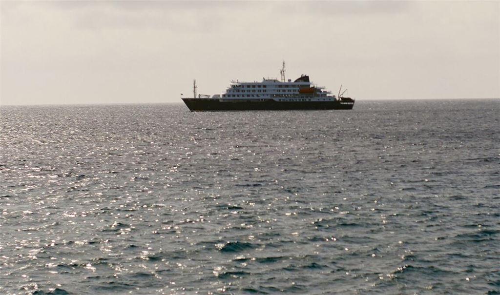 Auf dem Schiff hat es möglicherweise einen Virusausbruch gegeben.