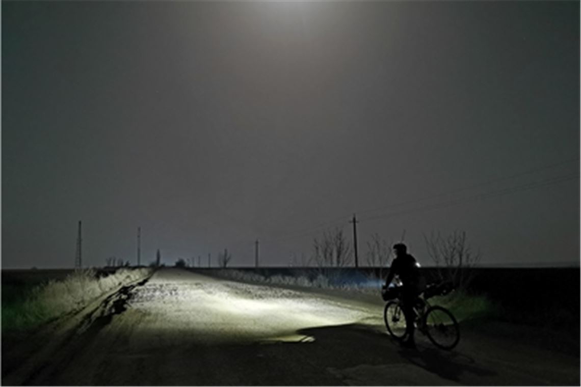 Auf dem Weg in Richtung Pazifikküste sind die Straßen sowohl in der Ukraine (Foto) als auch in Russland nicht immer leicht befahrbar.Fotos: Deichmann (2), ravir_film, Markus Weinberg (3), Screenshot