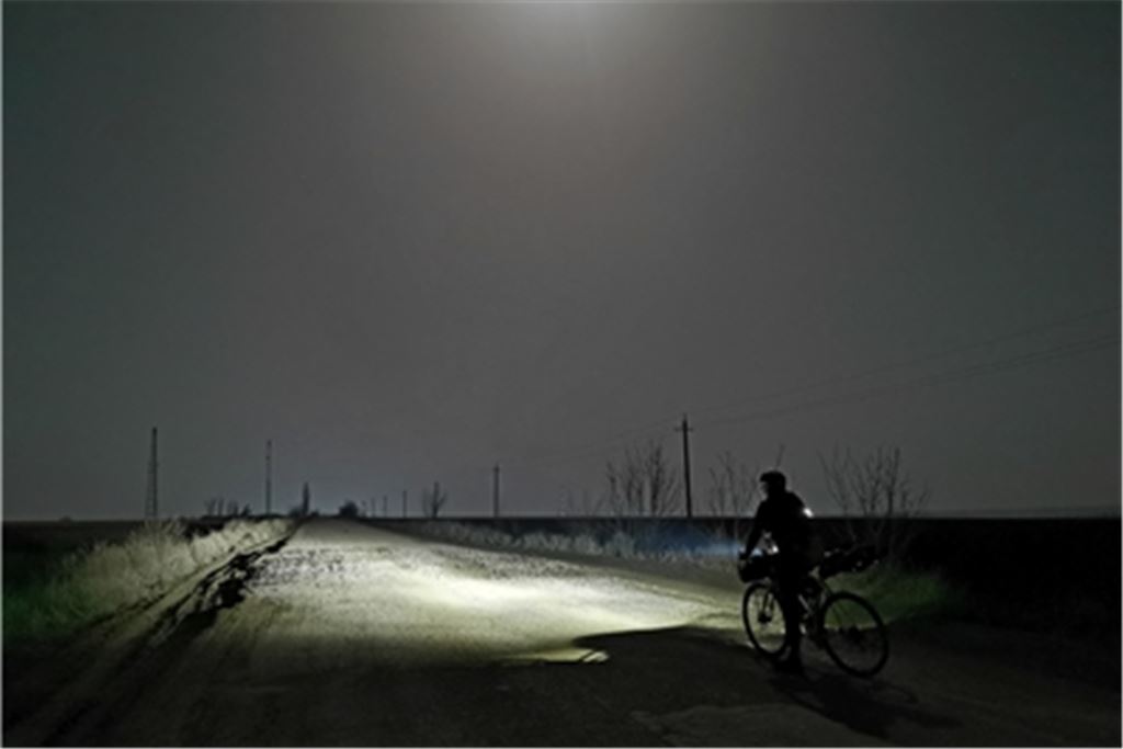 Auf dem Weg in Richtung Pazifikküste sind die Straßen sowohl in der Ukraine (Foto) als auch in Russland nicht immer leicht befahrbar.Fotos: Deichmann (2), ravir_film, Markus Weinberg (3), Screenshot