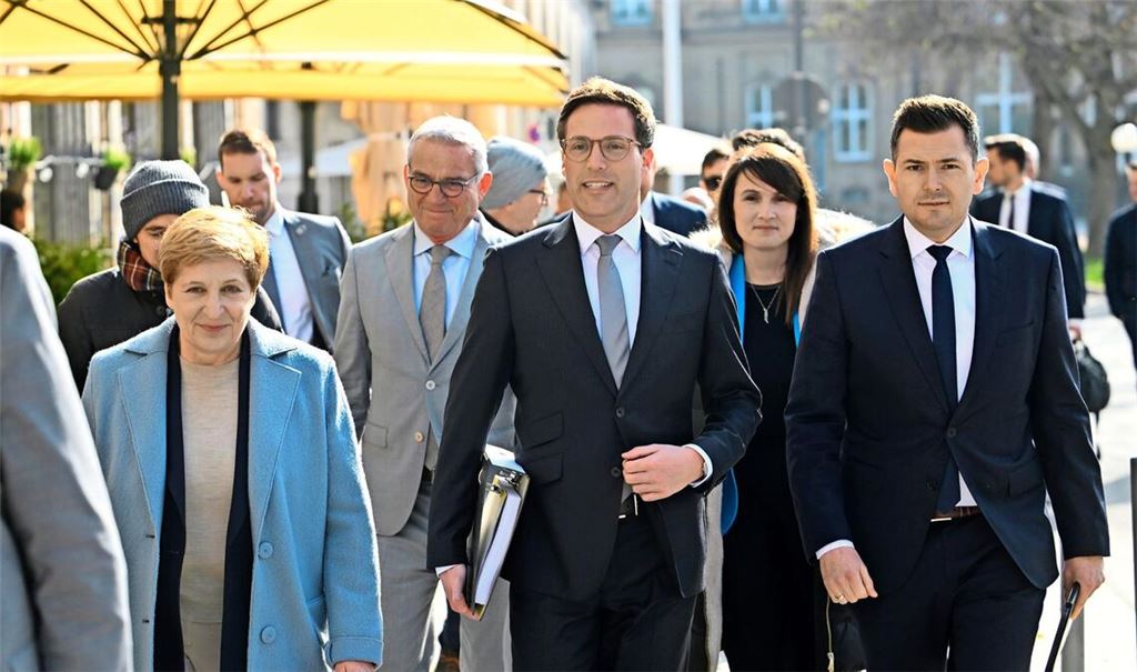 Auf dem Weg zum Sondieren: Hagel und Unterstützer