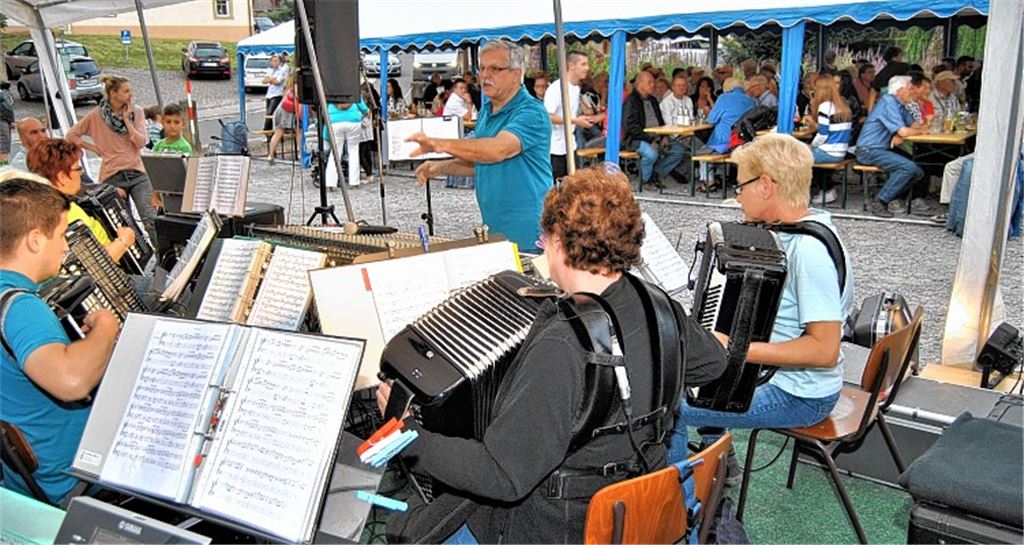 Flamenco, Fanfarenzug, Feuerwerk und viel Musik